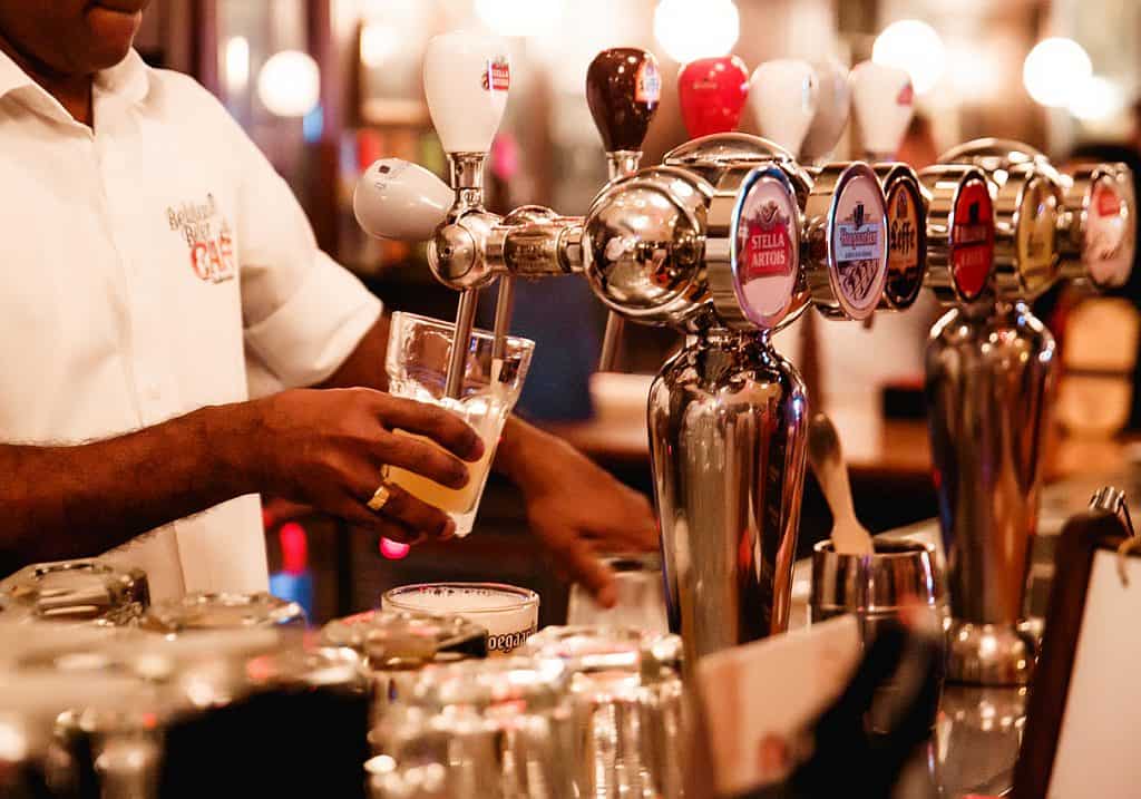 Bar mit Alkohollizenz Dubai
