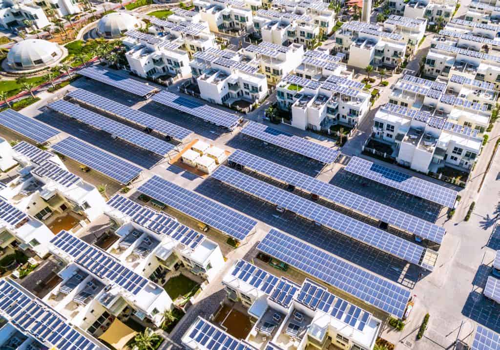 Sustainable City Carport mit Solaranlage