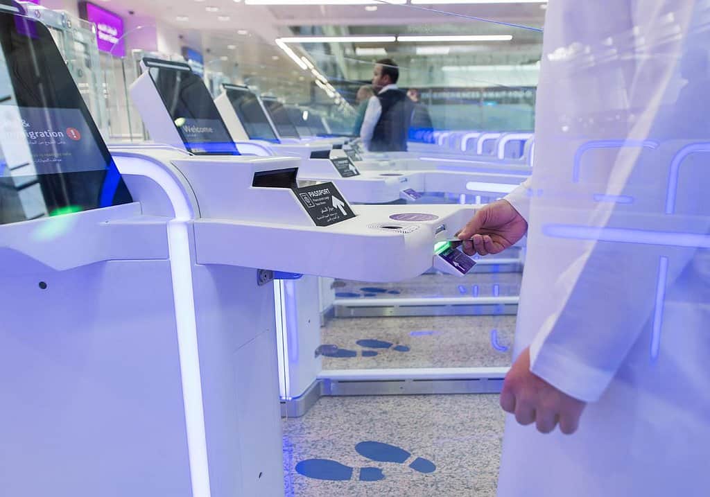 Smart Gates DXB im Flughafen Dubai 