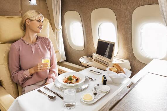 Hotelzimmer über den Wolken: First Class Suiten bei Emirates