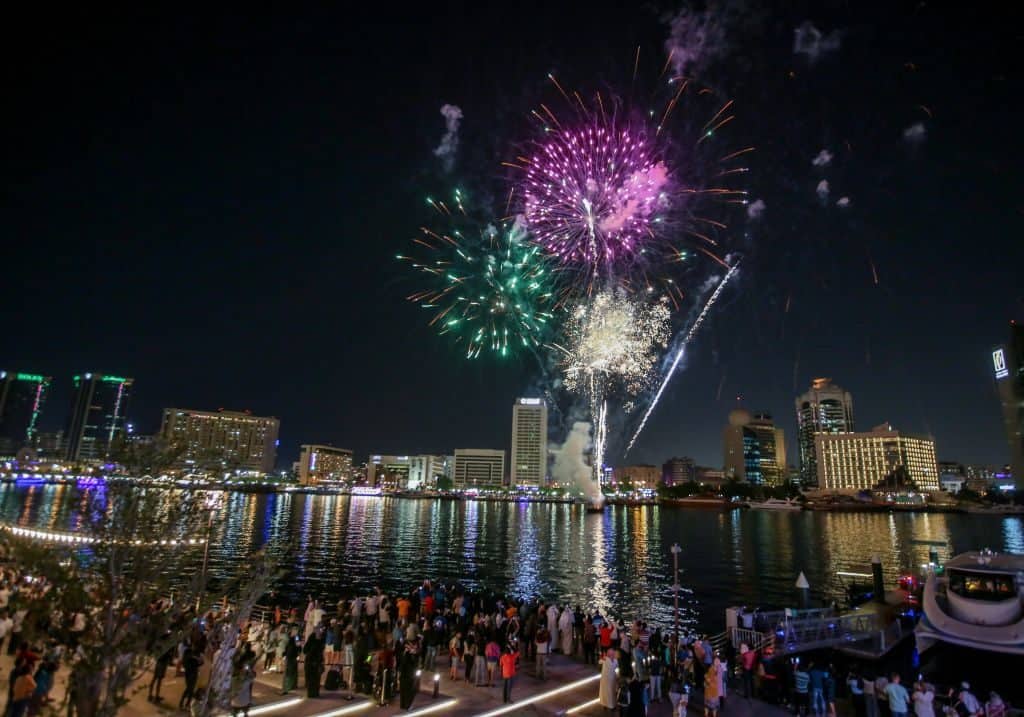 Dubai Feuerwerk Fastenbrechen Zuckerfest