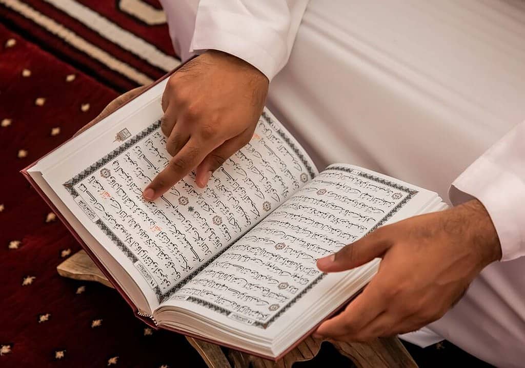 Koran lesen zu Ramadan