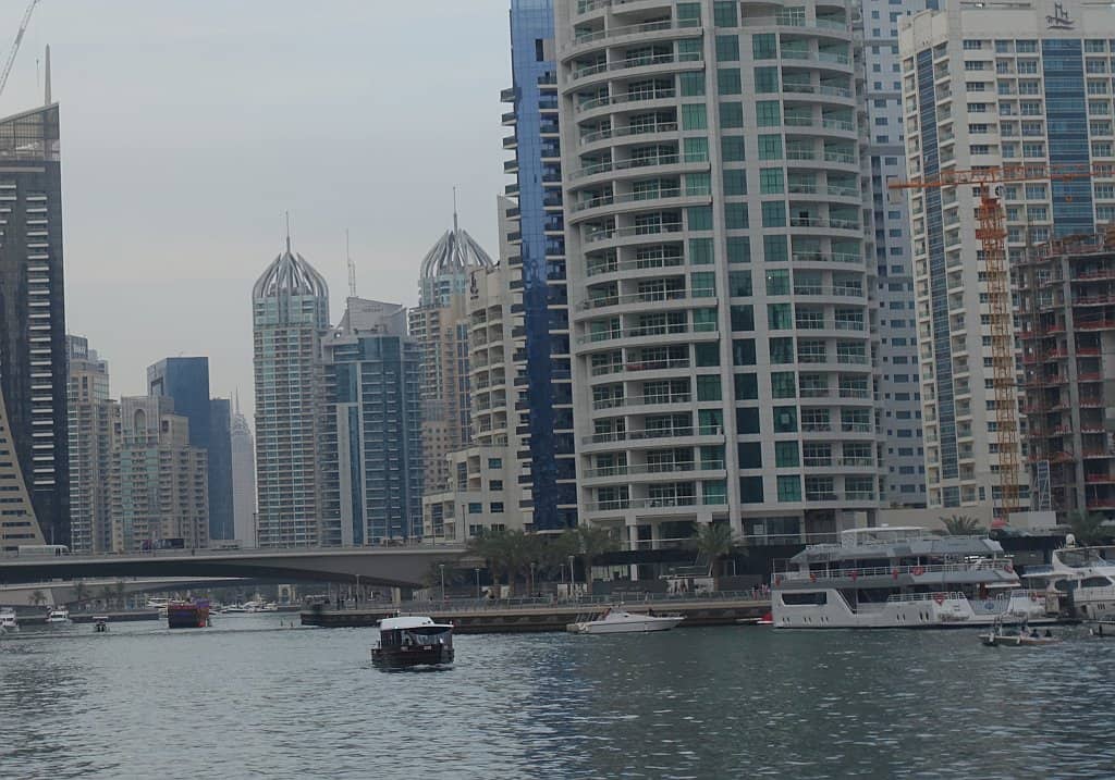 Boot in der Dubai Marina