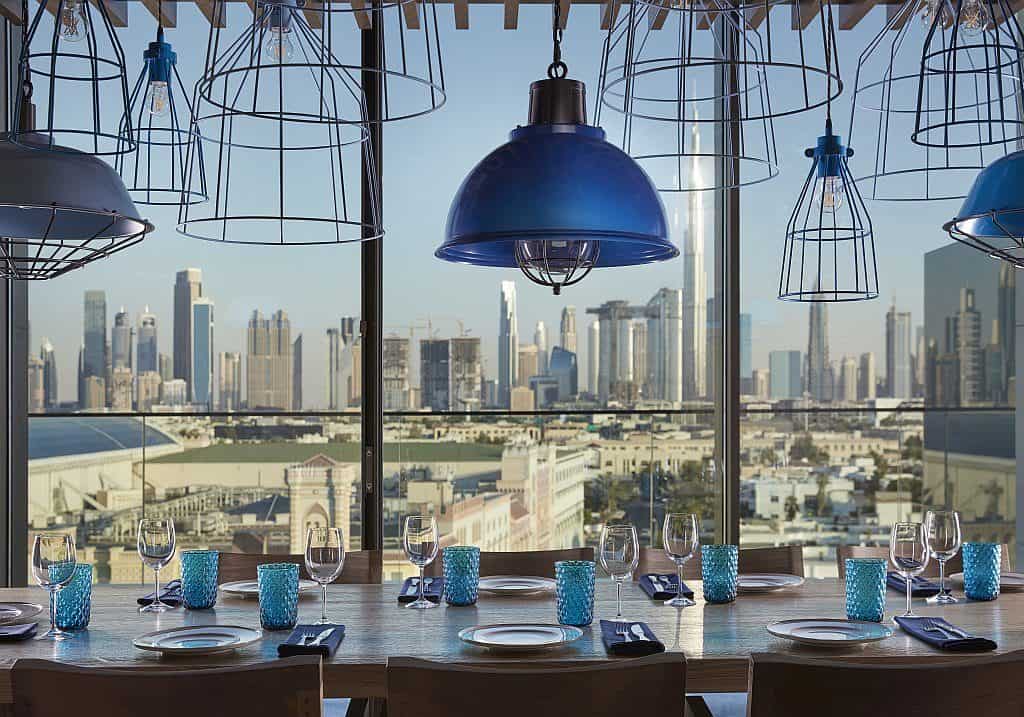 TASCA mit Skyline Dubai