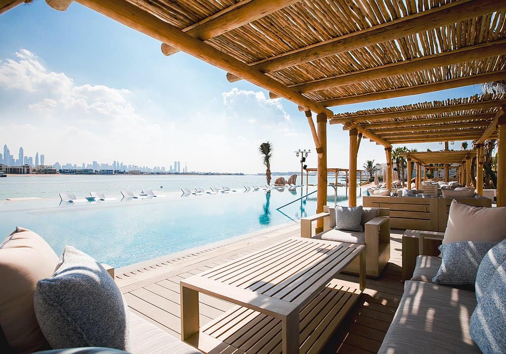 WHITE Beach Infinitypool